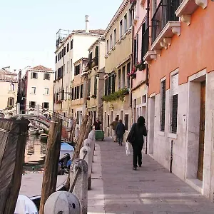 https://ca-turelli.hotelinveneto.com