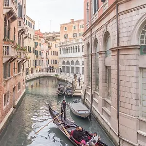 Apartamento San Marco Square With Canal View By Wonderful Italy 
